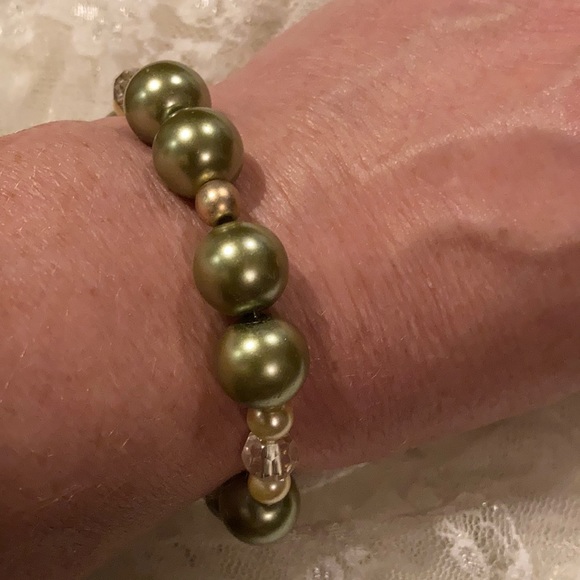 Green Stretch Bracelet - Picture 4 of 8